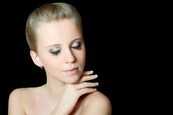 Krásná dívka s večerní make-up — Stock fotografie