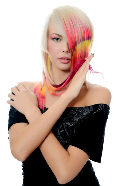 Η όμορφη κοπέλα με make-up φωτεινά και πολύχρωμα σκέλος στα μαλλιά — Φωτογραφία Αρχείου