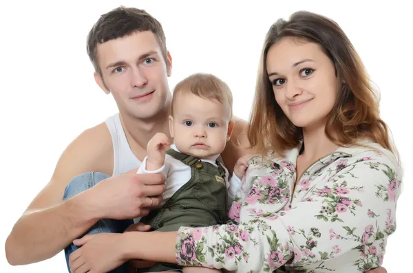 Portrait d'une jeune famille heureuse avec l'enfant — Photo