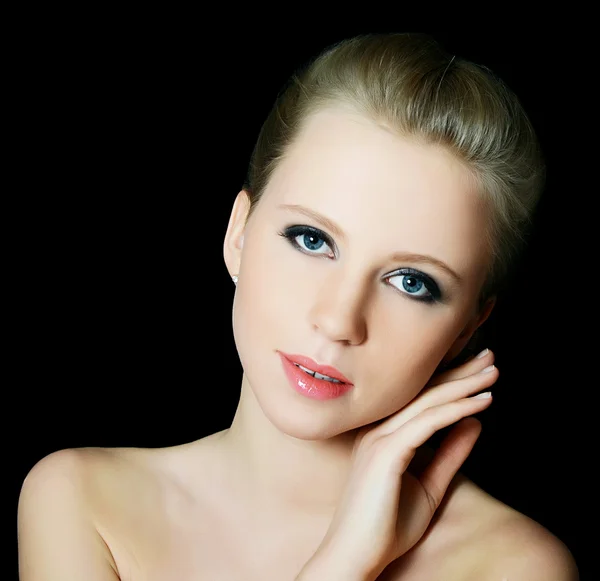 The beautiful girl with Evening make-up — Stock Photo, Image