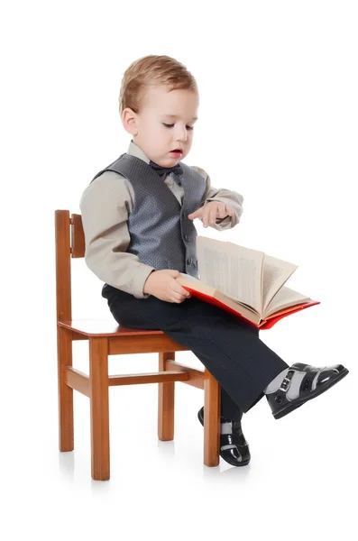 The little boy in a business suit reads the book — Stock Photo, Image