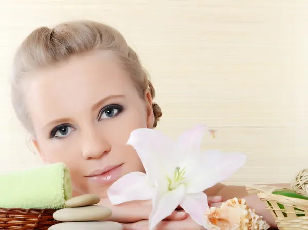 Spa beautiful Woman on bamboo rug — Stock Photo, Image