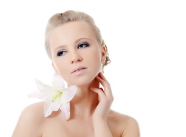 Zambak çiçeği ile güzel bir kadın