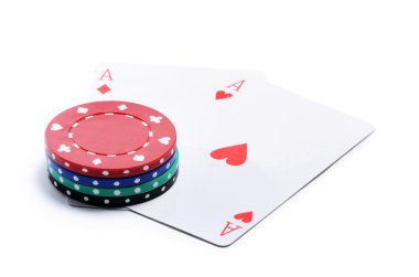 iki ases ve casino chips