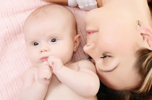 The happy mother with — Stock Photo, Image