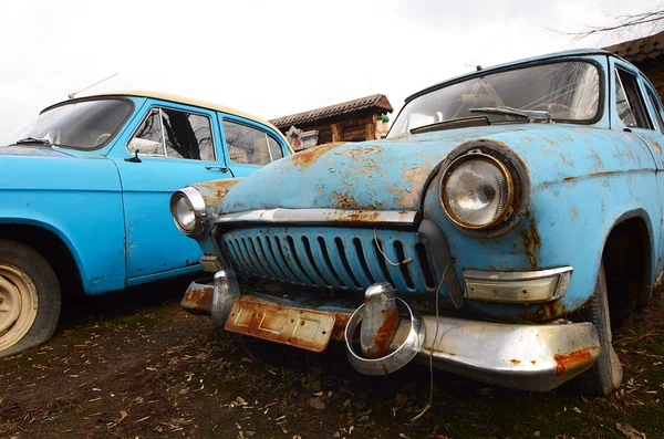 The old rusty car — Stock Photo, Image