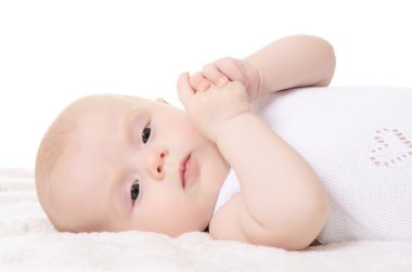 Beyaz arka plan üzerinde izole küçük bebek