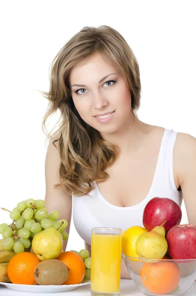 Hermosa chica con frutas y verduras — Foto de Stock