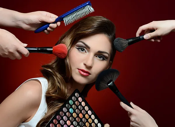 The beautiful girl with brushes make-up — Stock Photo, Image