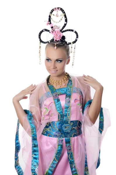 Девушка-танцовщица в костюме японки — стоковое фото