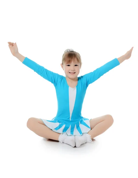 Küçük kız jimnastikçi egzersiz — Stok fotoğraf