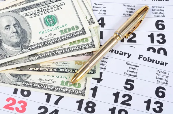 Banconote in dollari sui fogli di calendario primo piano — Foto Stock