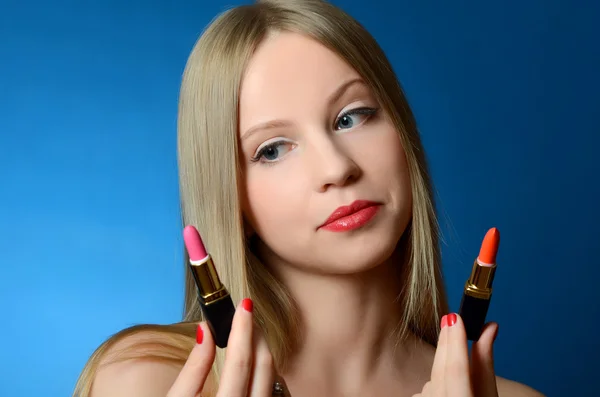 The beautiful girl with lipsticks in hands — Stock Photo, Image