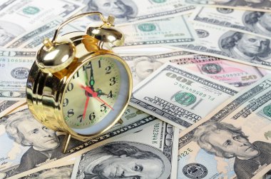 dolarlık banknotlar için çalar saat