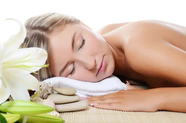 Spa beautiful woman lays with lily — Stock Photo, Image