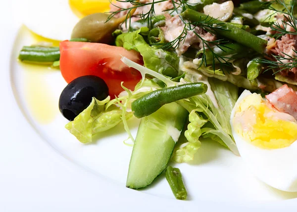 Salad from fresh vegetables with veal — Stock Photo, Image