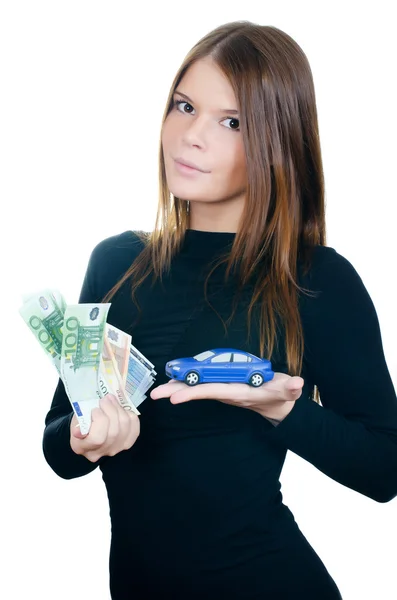 Den vackra kvinnan med pengar och leksak bil — Stockfoto