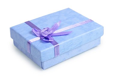 altında beyaz izole mücevher kutusu