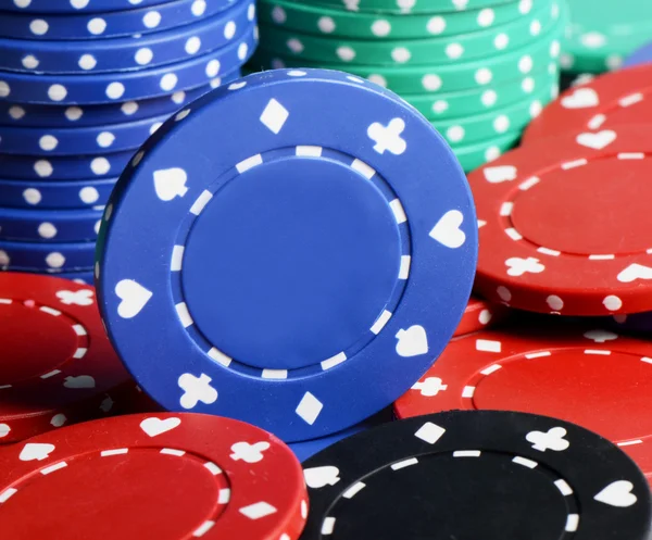 Фішки казино як фон — стокове фото