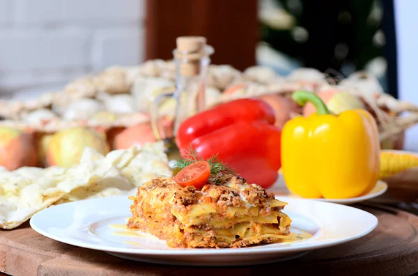 Die italienische Lasagne auf einem Teller — Stockfoto