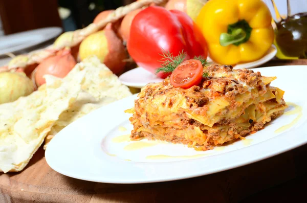 Italiensk lasagne på en tallrik — Stockfoto