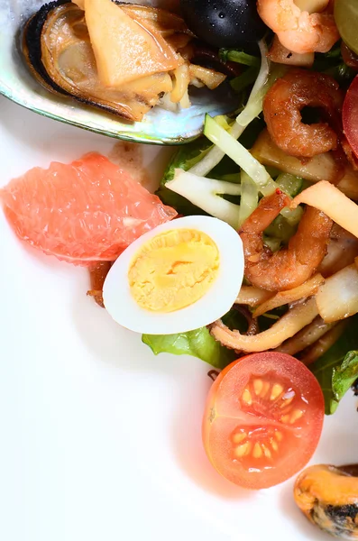 Salad with seafood with a squid, a tuna fillet, meat of mussels — Stock Photo, Image