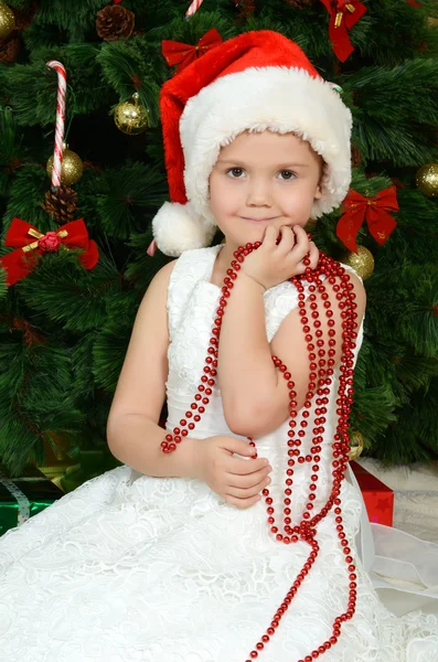 La bambina a albero di pelo di Natale — Foto Stock