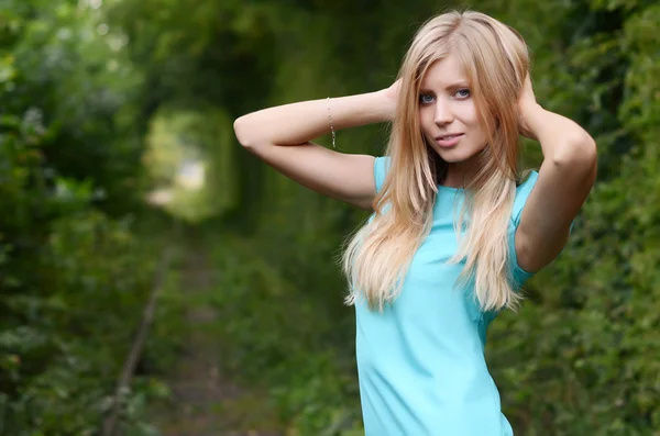 The beautiful girl on old railway — Stock Photo, Image