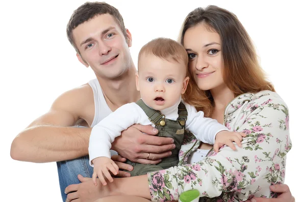 Retrato de una joven familia feliz con el niño — Foto de Stock