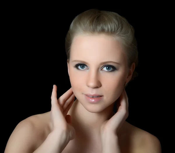 The beautiful girl with Evening make-up — Stock Photo, Image