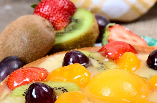 Torta con frutta — Foto Stock