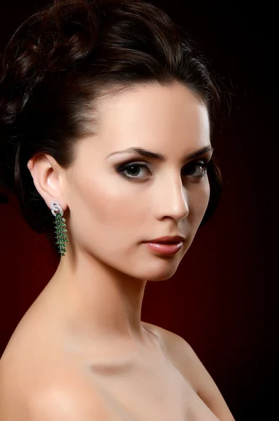 The beautiful woman in jewelry earrings — Stock Photo, Image