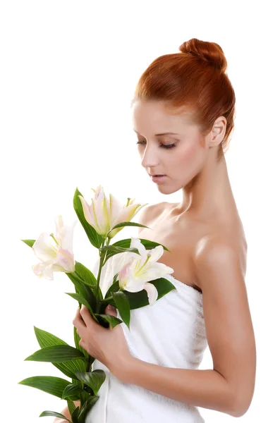 Spa Mujer con flores de un lirio aislado —  Fotos de Stock