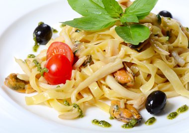 Fettuccine deniz ürünleri ile yapıştırmak