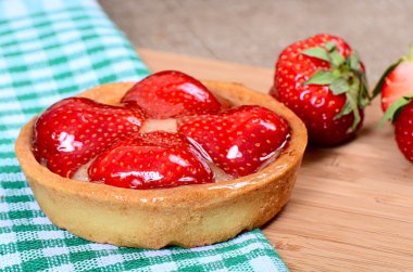 Pasta kurabiye hamur ürünleri çilek ile