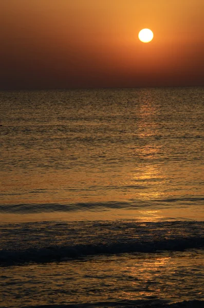 Nascer do sol na praia — Fotografia de Stock