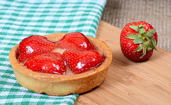 Kuchen mit Erdbeere — Stockfoto