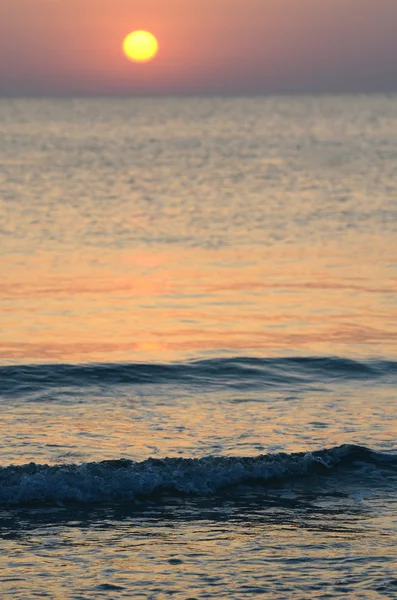 Lever de soleil sur la plage — Photo