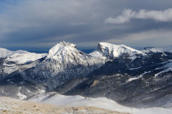 Inverno montagne paesaggio — Foto Stock