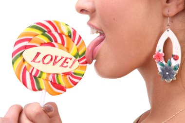 bir şeker görüntü seksi kızı yalıyor
