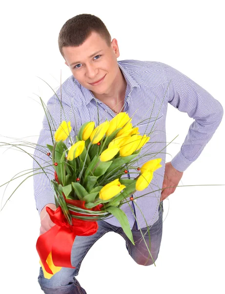 Jonge man met een boeket van tulpen — Stockfoto