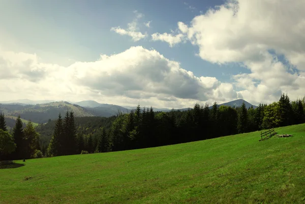 Bergnebel in den Bergen — Stockfoto