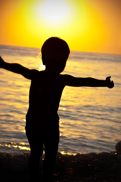 Niño en el mar — Foto de Stock