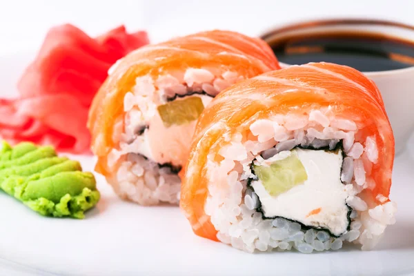 Sushi op een bord — Stockfoto