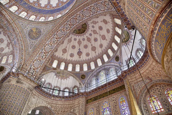 Sultanahmet Interior da mesquita azul - cúpula — Fotografia de Stock