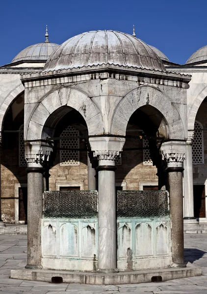 Sultanahmet blauwe moskee - binnenplaats — Stockfoto