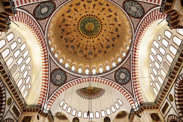 Mezquita Suleymaniye en Estambul Turquía - interior — Foto de Stock