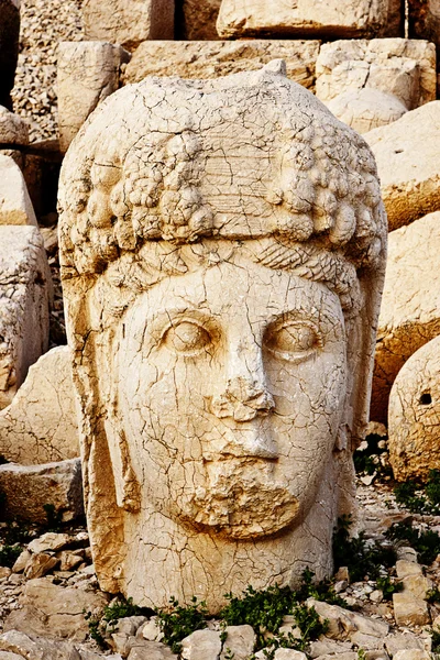 Sochy jablečný království, nemrut hora — Stock fotografie