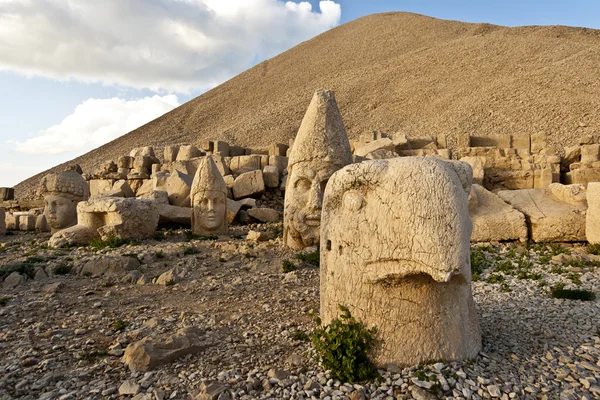 Nemrut 산 Commagene 왕국의 조각 — 스톡 사진