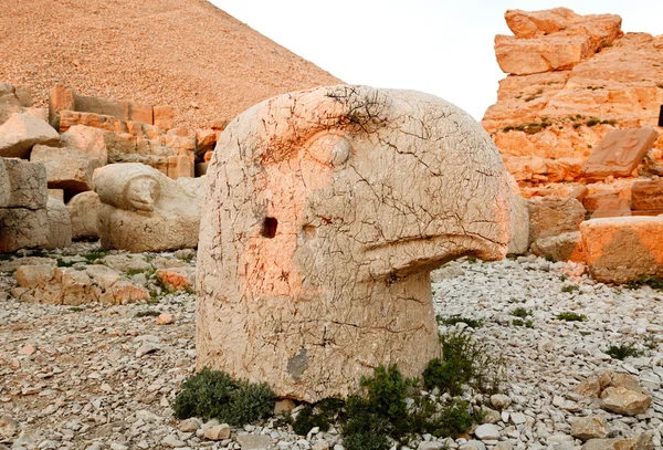 Skulpturen des commagene kingdom, nemrut mountain — Stockfoto